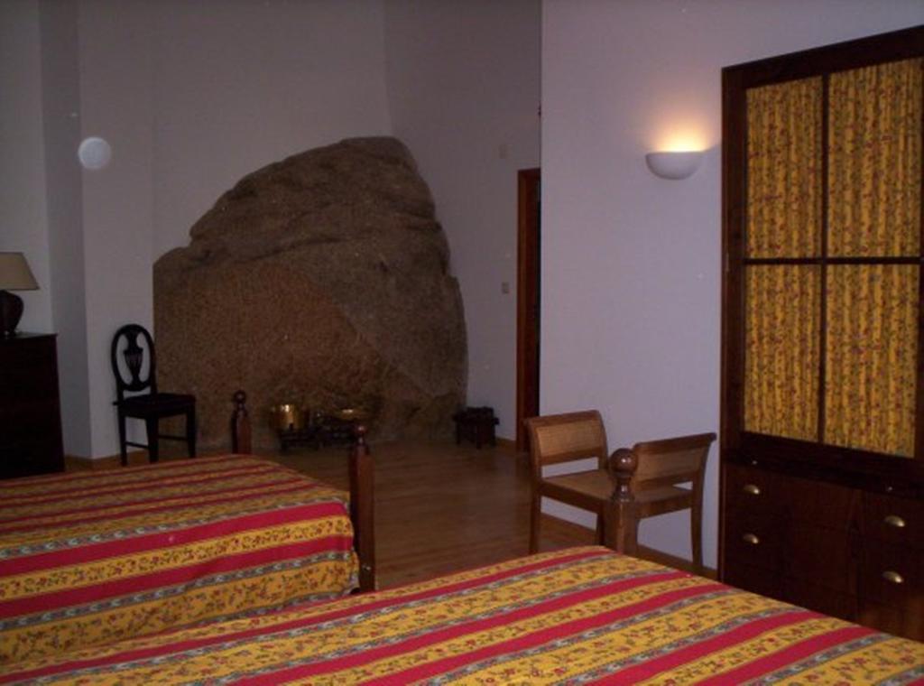 Casa Do Chafariz Hotel Монсанту Стая снимка